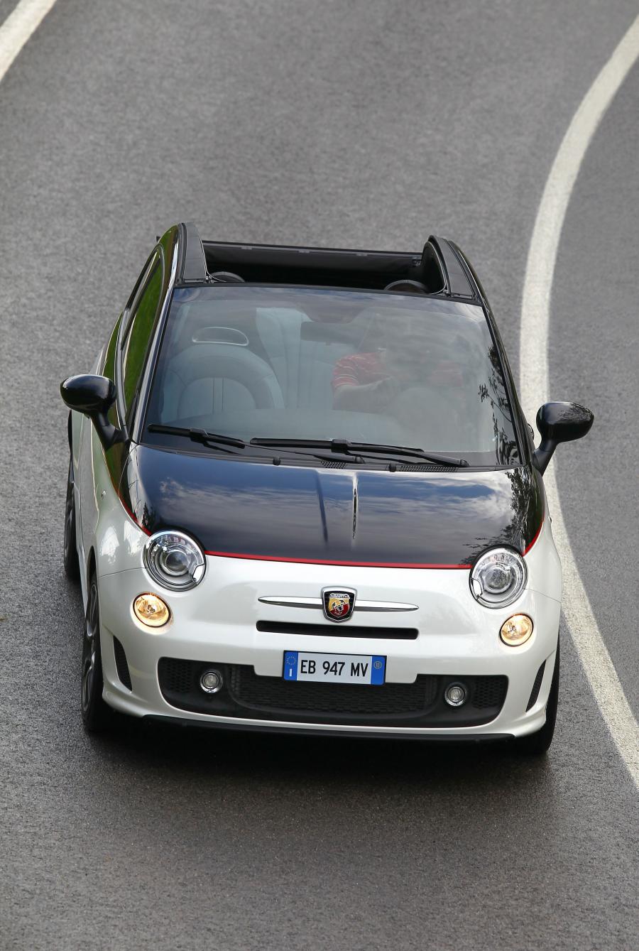  Abarth 500C 2010 года  (фото 18 из 48)